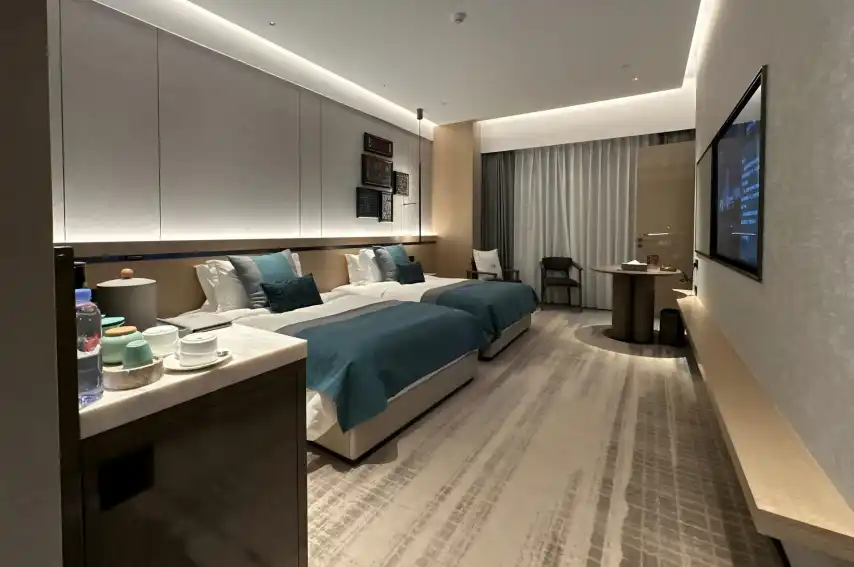 Hotel & Club